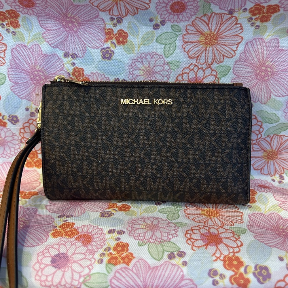 Michael Kors Brown Key Card Holder Sleek Design